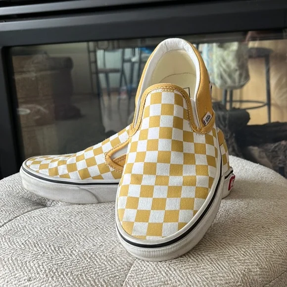 Mustard store checkerboard vans
